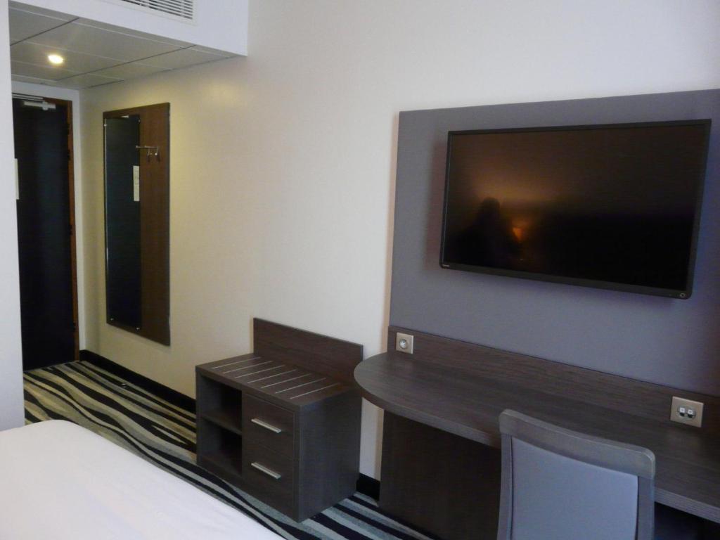 Kyriad Saint Quentin En Yvelines - Montigny Room photo