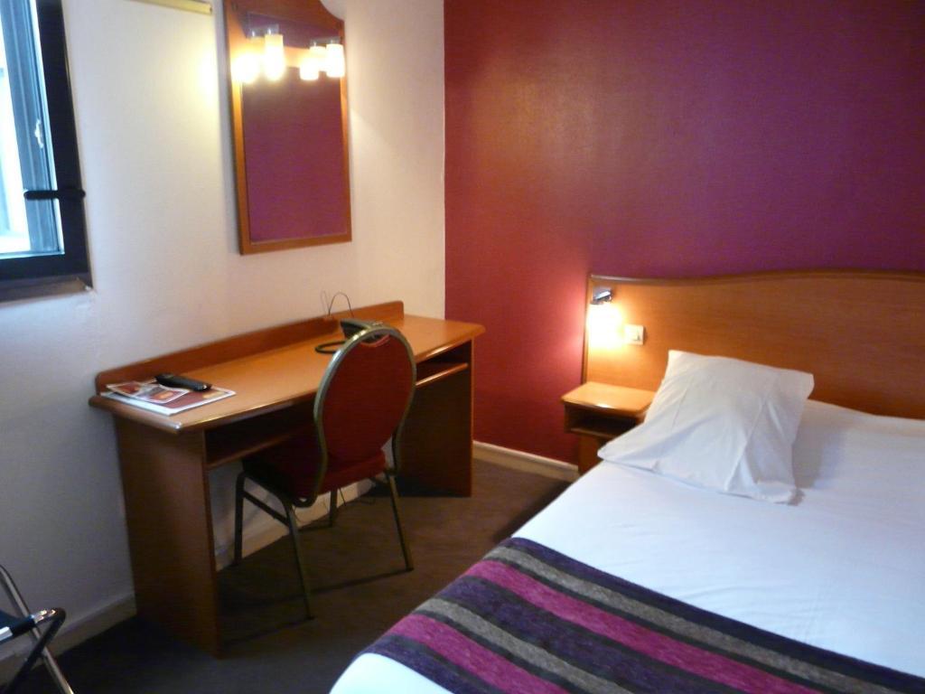 Kyriad Saint Quentin En Yvelines - Montigny Room photo