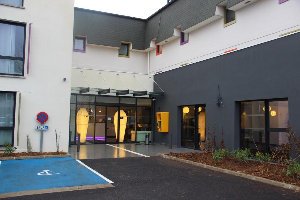 Kyriad Saint Quentin En Yvelines - Montigny Exterior photo